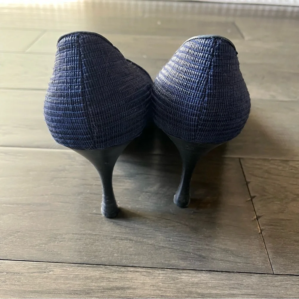 Manolo Blahnik Navy Textured Pointed Toe Pumps Heels EU 41